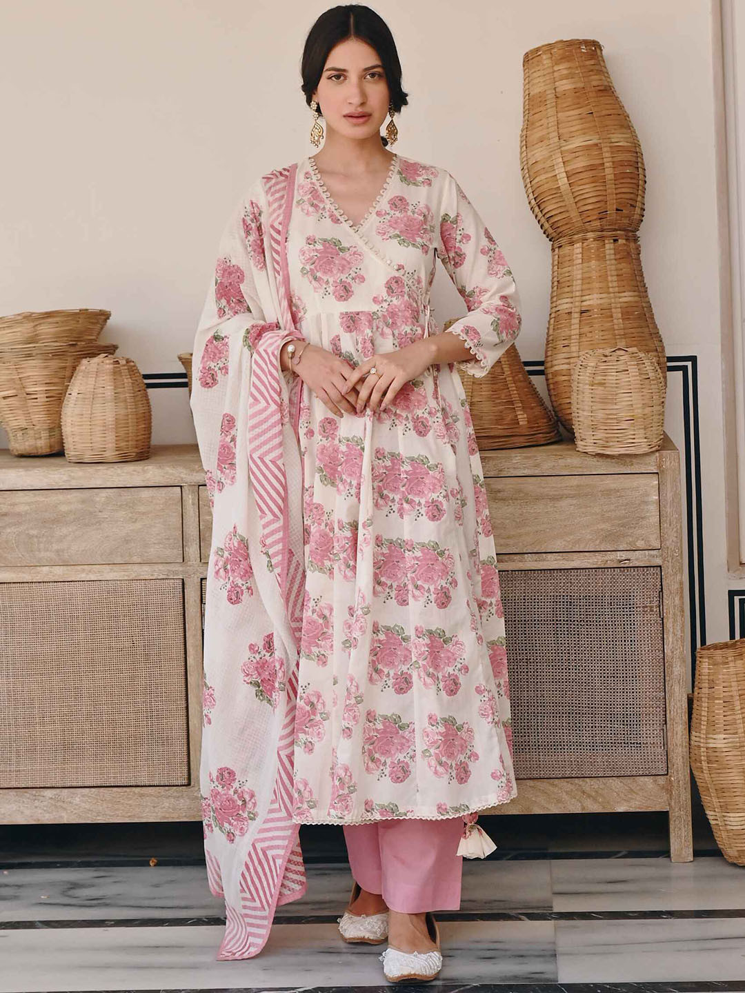 

KARAJ JAIPUR Floral Printed Regular Pure Cotton Kurta with Pyjamas & Dupatta, Pink