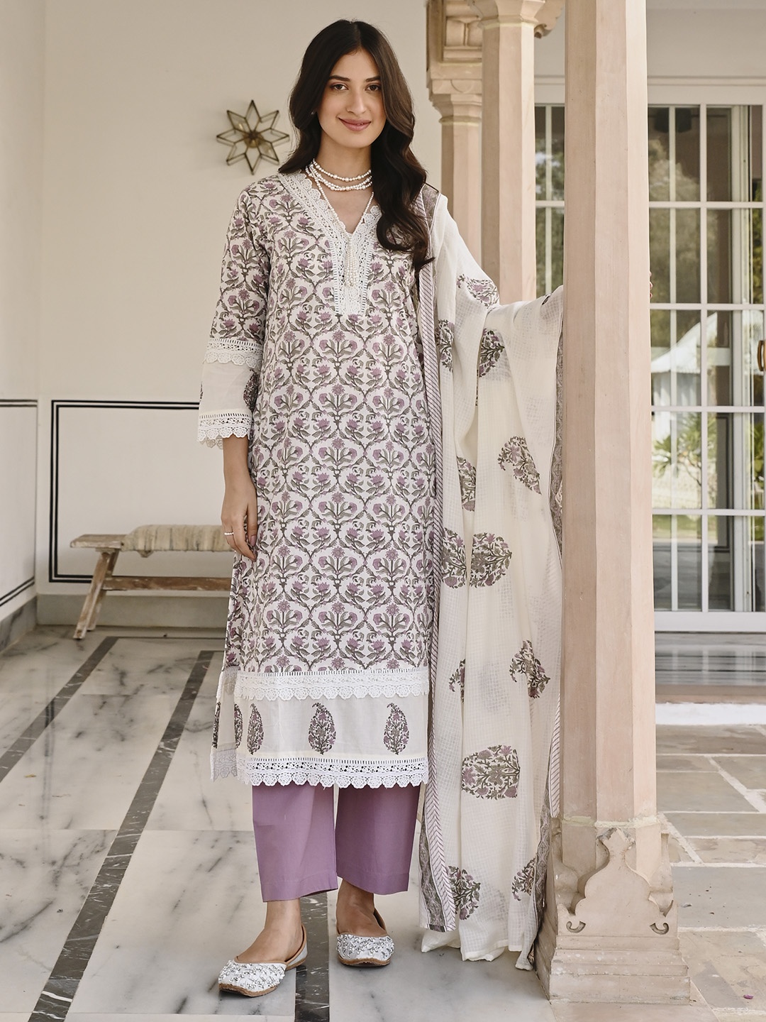 

KARAJ JAIPUR Floral Printed Regular Pure Cotton Straight Kurta With Pyjamas & Dupatta, Purple