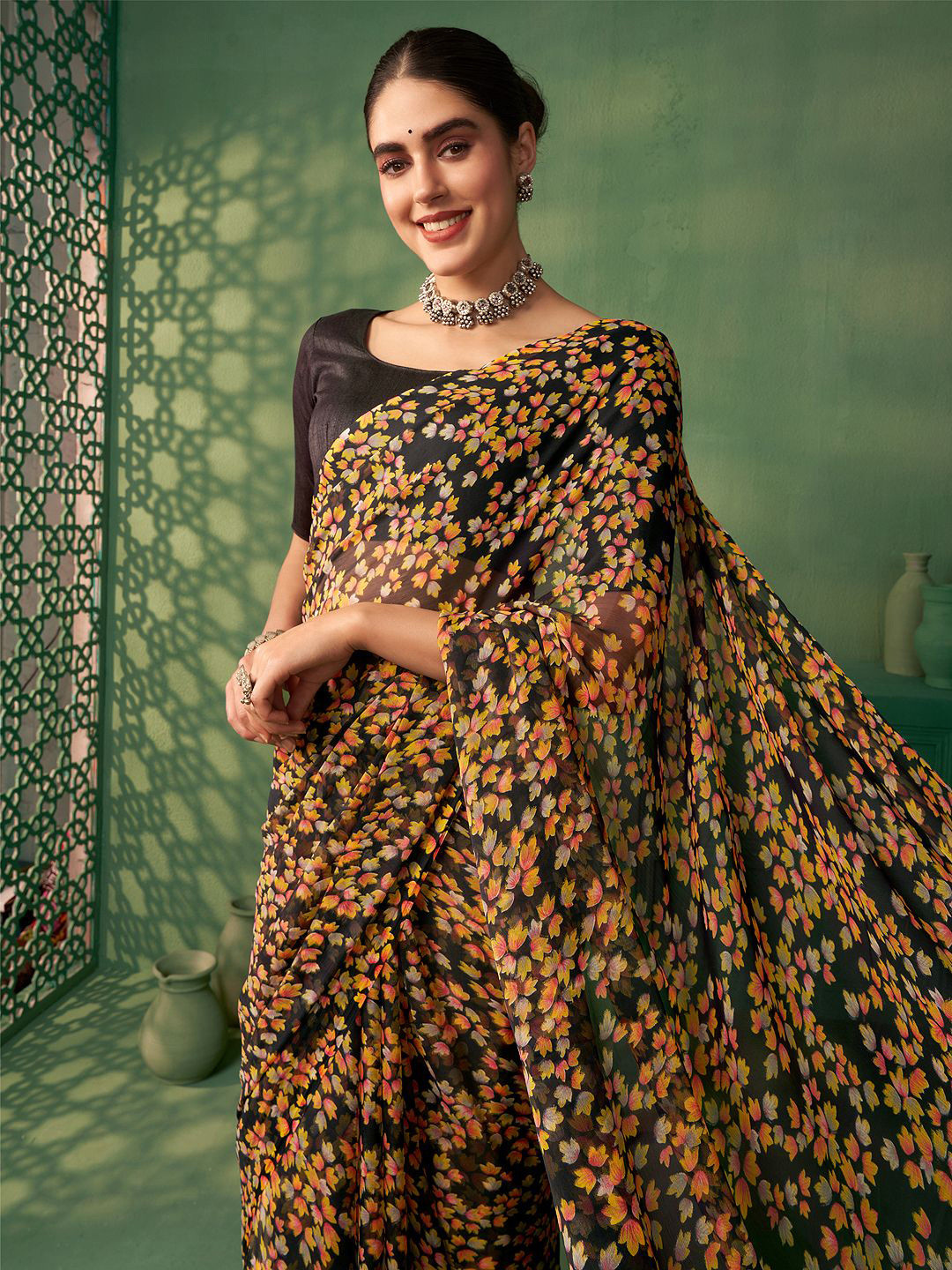 

Sangria Floral Saree With Blouse Piece, Black