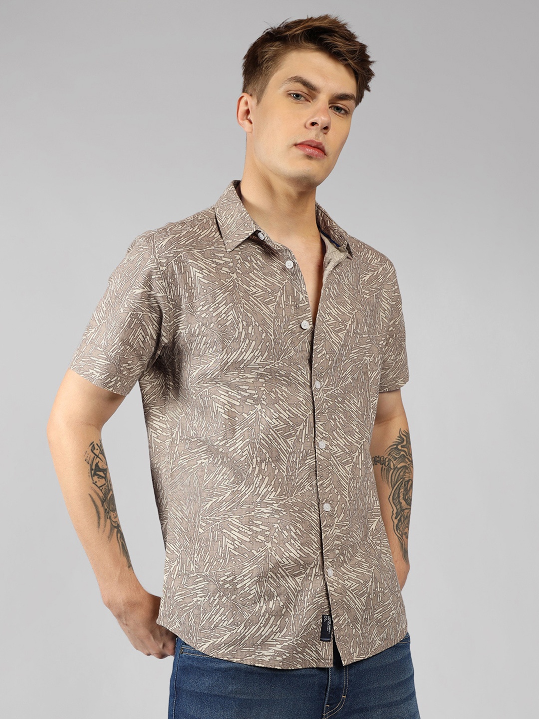 

Dennis Lingo Abstract Printed Spread Collar Short Sleeves Cotton Casual Shirt, Brown