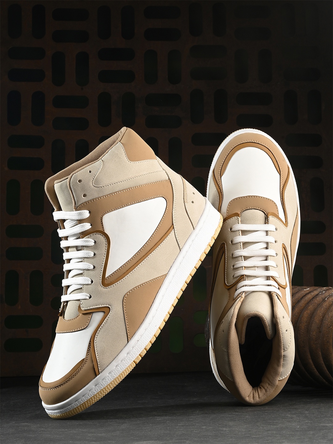 

The Roadster Lifestyle Co. Beige Men Colourblocked Sneakers