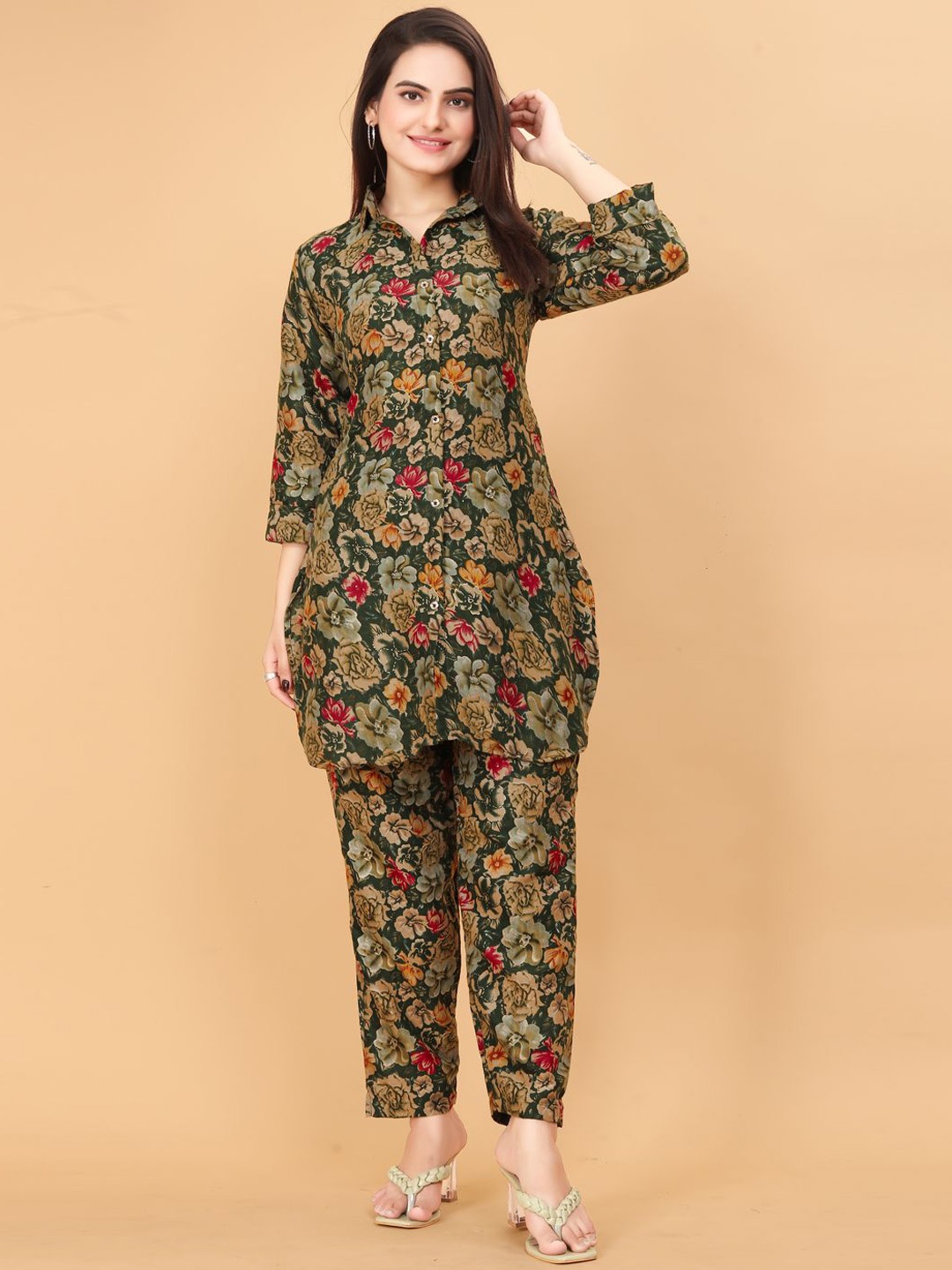 

Siya Fashion Floral Printed Three Quarter Sleeve Shirt & Trouser, Green