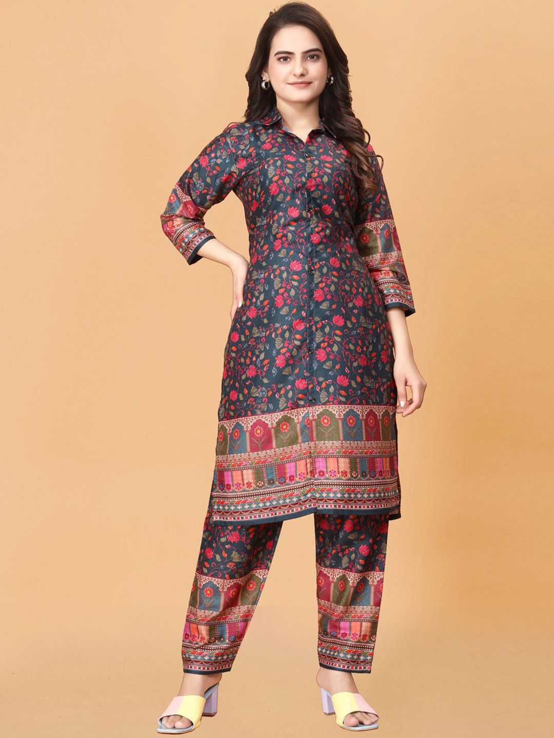 

Siya Fashion Floral Printed Panelled Kurta with Salwar, Black