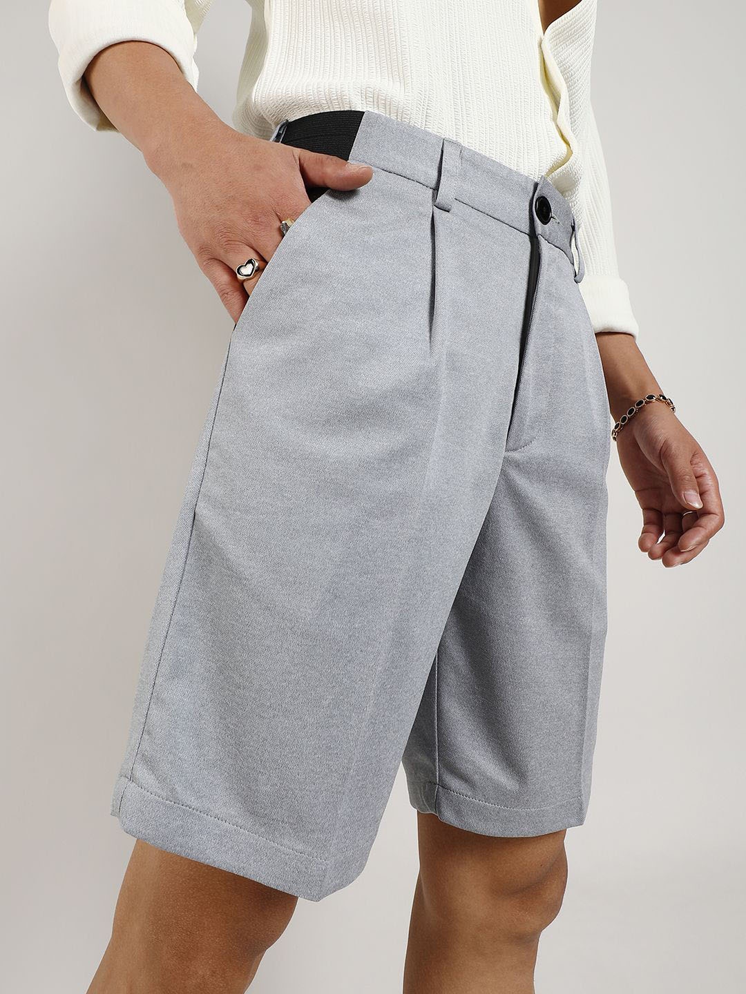 

Campus Sutra Men Mid-Rise Tailored Straight-Fit Shorts, Grey