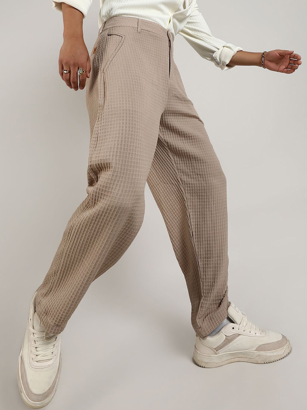 

Campus Sutra Men Checked Comfort Trouser, Beige