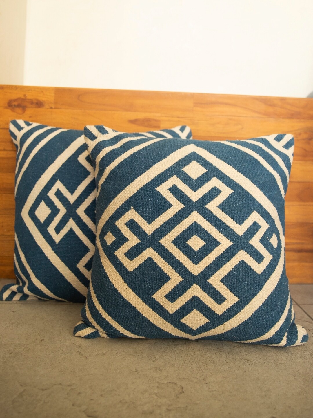 

Aura Blue & Beige2 Pieces Geometric Jute Cotton Square Cushion Covers