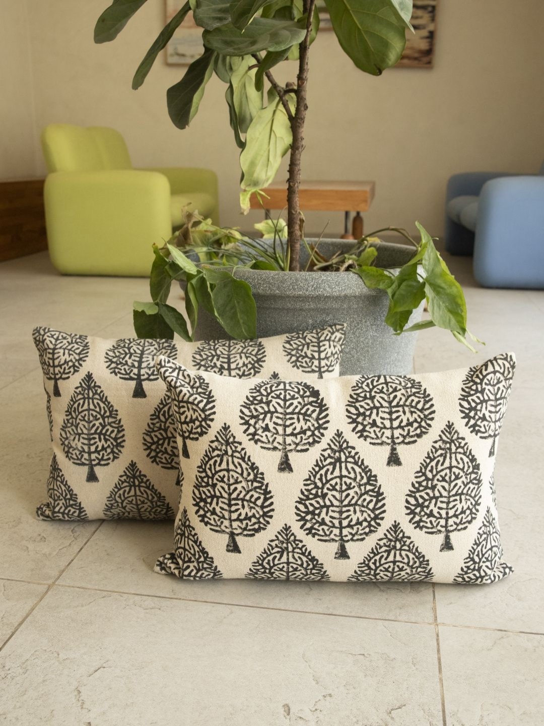 

Aura White & Black 2 Pieces Floral Jute Cotton Rectangle Cushion Covers