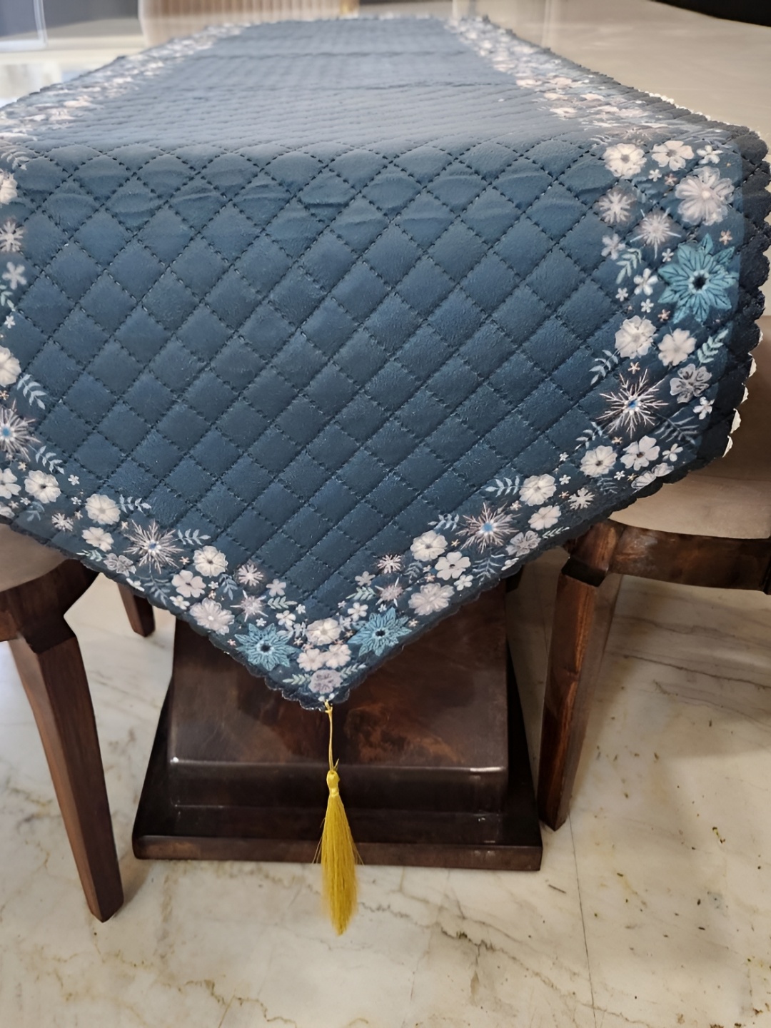 

MONKDECOR Blue & White Self Design Floral Printed Table Runner