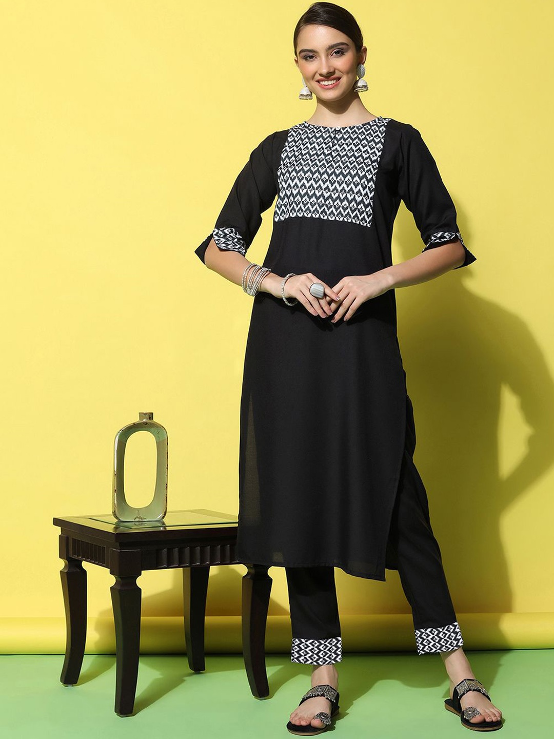 

KALINI Ethnic Motifs Printed Keyhole Neck Regular Kurta with Trousers, Black