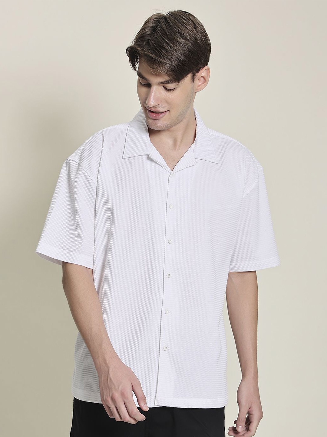 

Bene Kleed Men Oversized Waffle Textured Resort Collar Casual Shirt, White