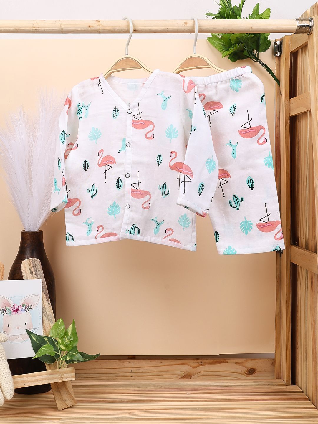 

Moms Home Infant Boys Organic Cotton Vests -GWMHMUSFULSLEVJHBLPANTFLMNGO3TO6P1, White
