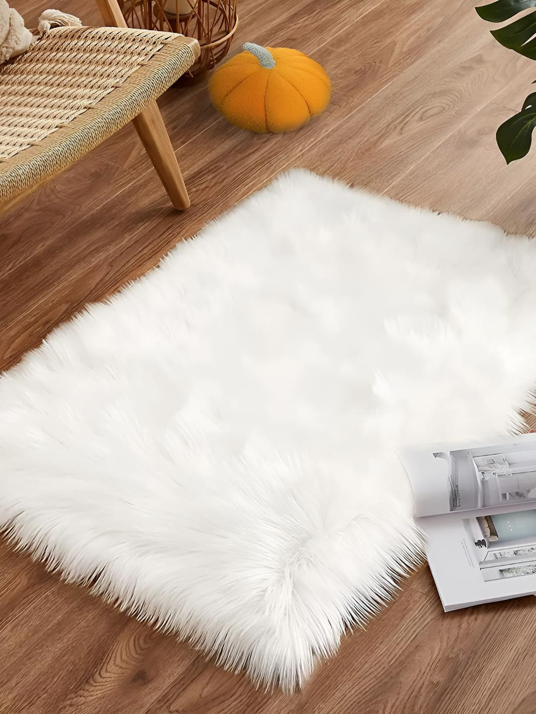 

TANLOOMS White Comfortable Rectangular Floor Mat