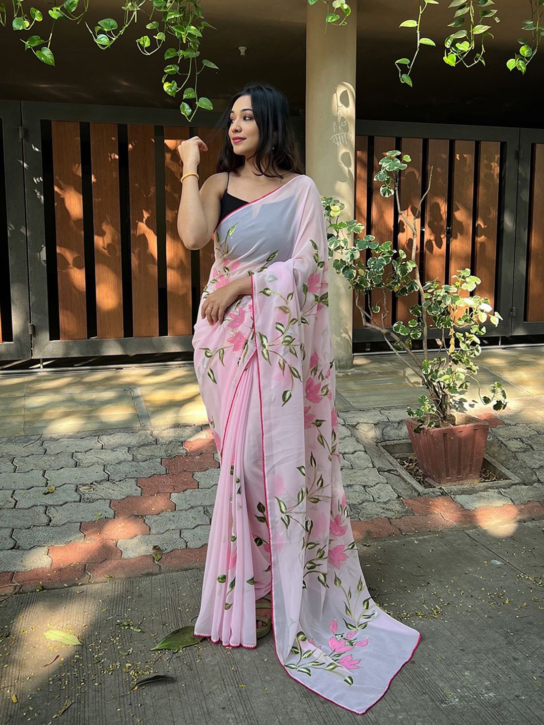 

SAREESBYCHIRAG Floral Pure Georgette Saree, Pink
