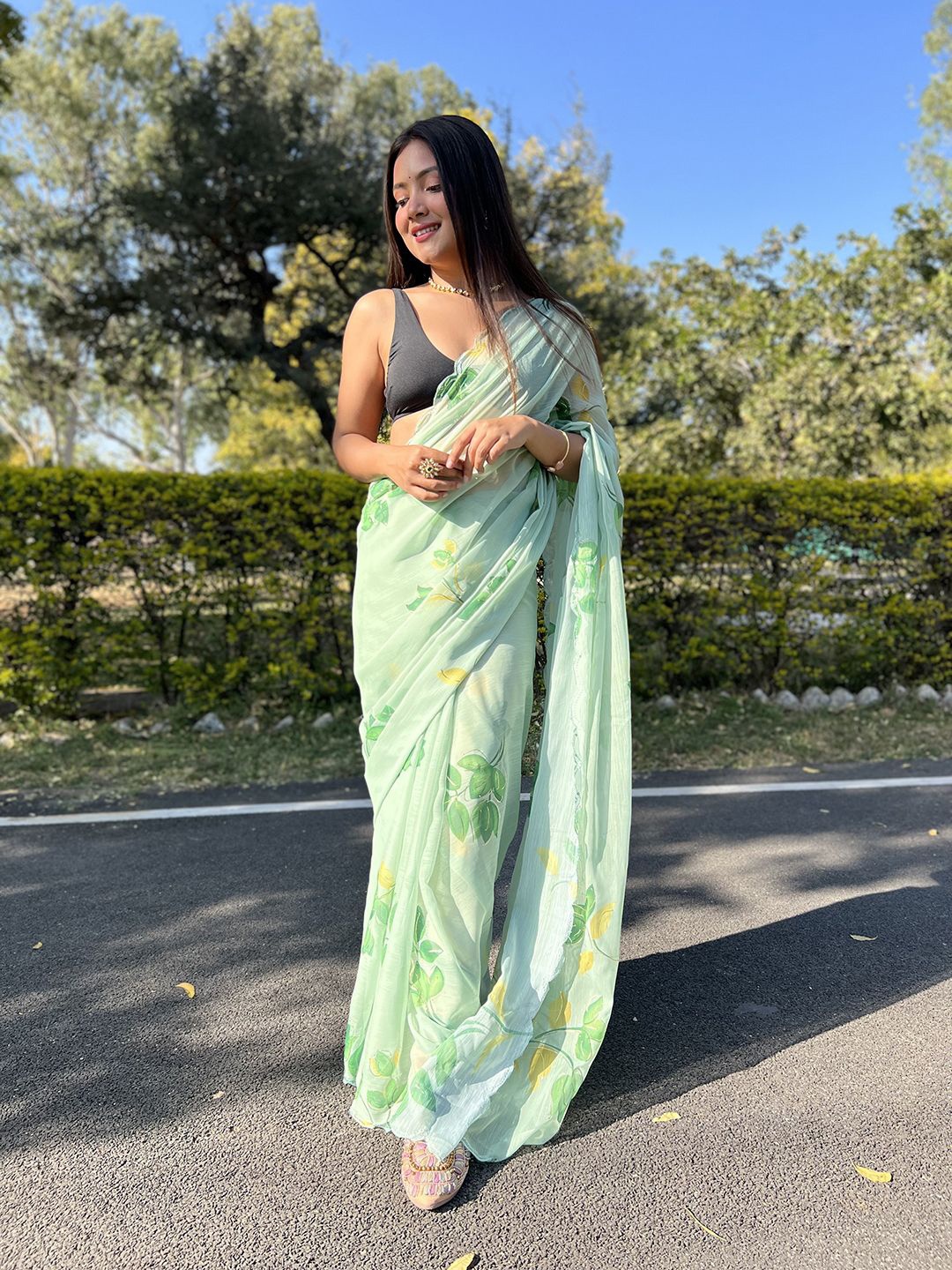 

SAREESBYCHIRAG Floral Embroidered Pure Chiffon Saree, Green