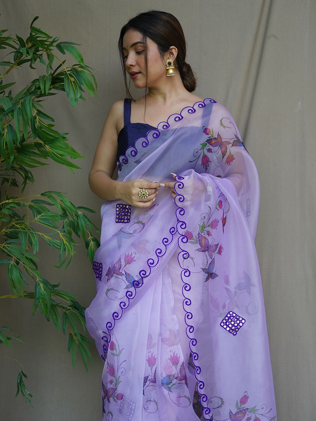 

SAREESBYCHIRAG Floral Embroidered Organza Saree, Purple