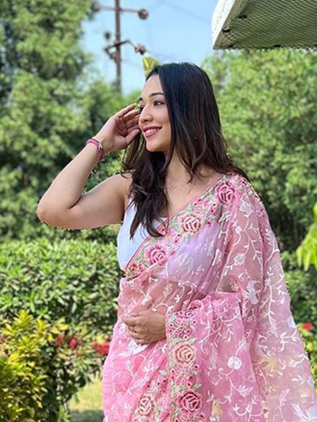 

SAREESBYCHIRAG Floral Embroidered Organza Saree, Peach