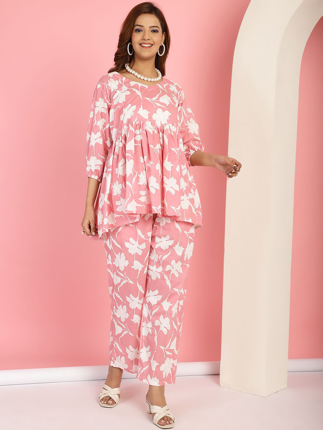 

TAG 7 Floral Printed Bishop Sleeves V-Neck Pure Cotton Tunic With Trousers, Pink