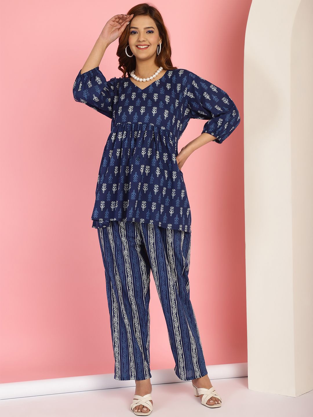 

TAG 7 Floral Printed Bishop Sleeves V-Neck Pure Cotton Tunic With Trousers, Blue