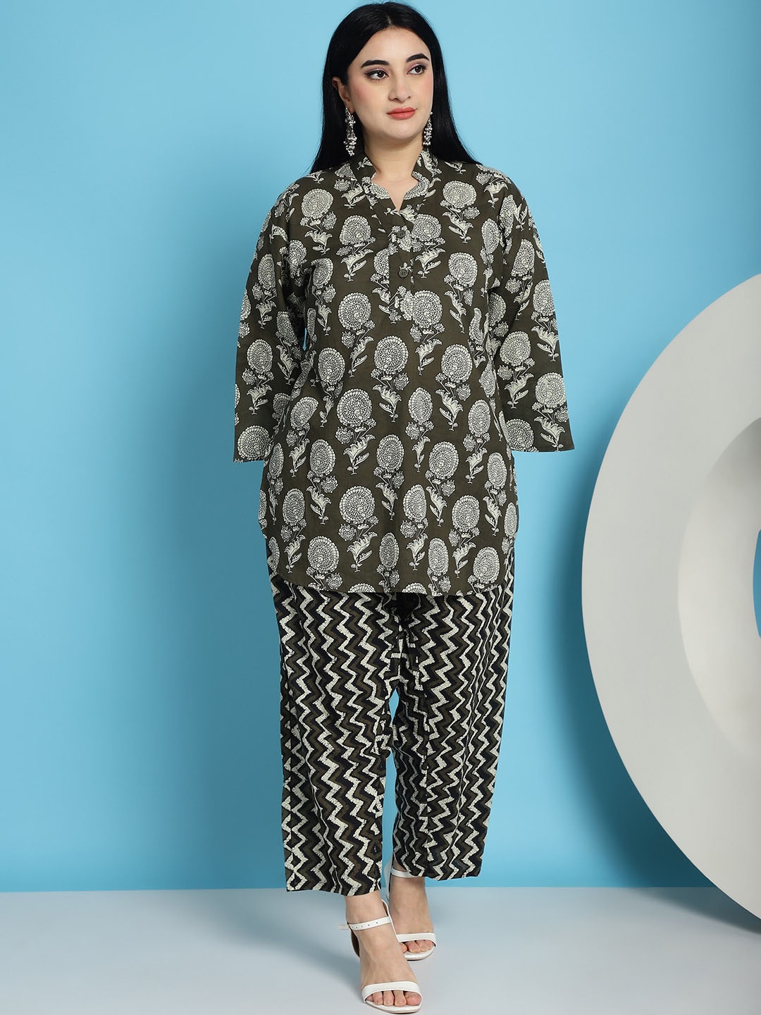 

TAG 7 Plus Size Floral Printed Mandarin Collar Pure Cotton Tunic With Trousers, Olive
