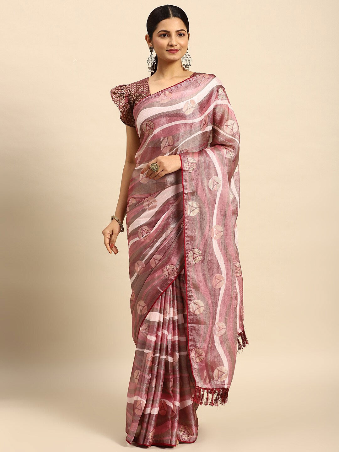 

Ishin Embellished Beads and Stones Printed Saree, Pink