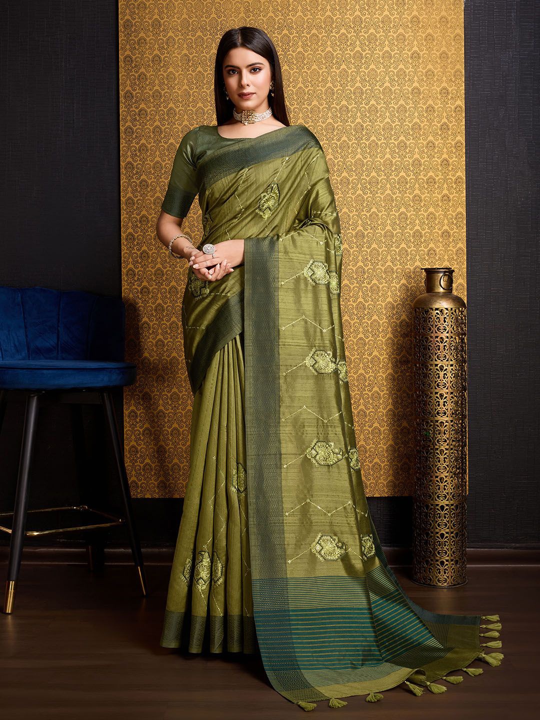 

Ishin Ethnic Motifs Sequinned Tussar Saree, Green