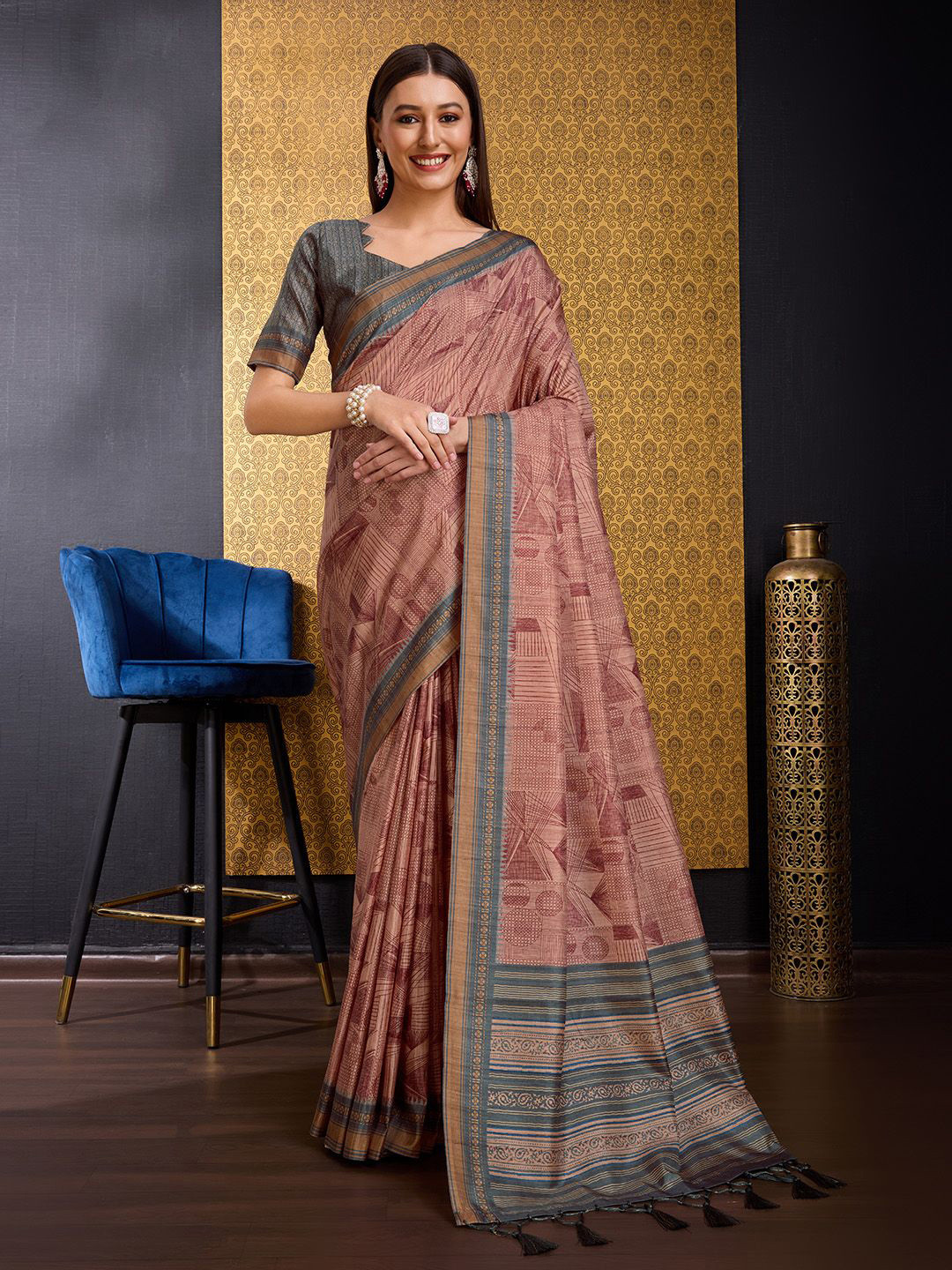 

Ishin Geometric printed Sambalpuri Saree, Peach