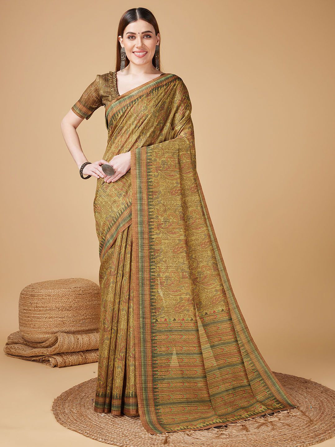 

Ishin Ethnic Motifs Printed Saree, Yellow