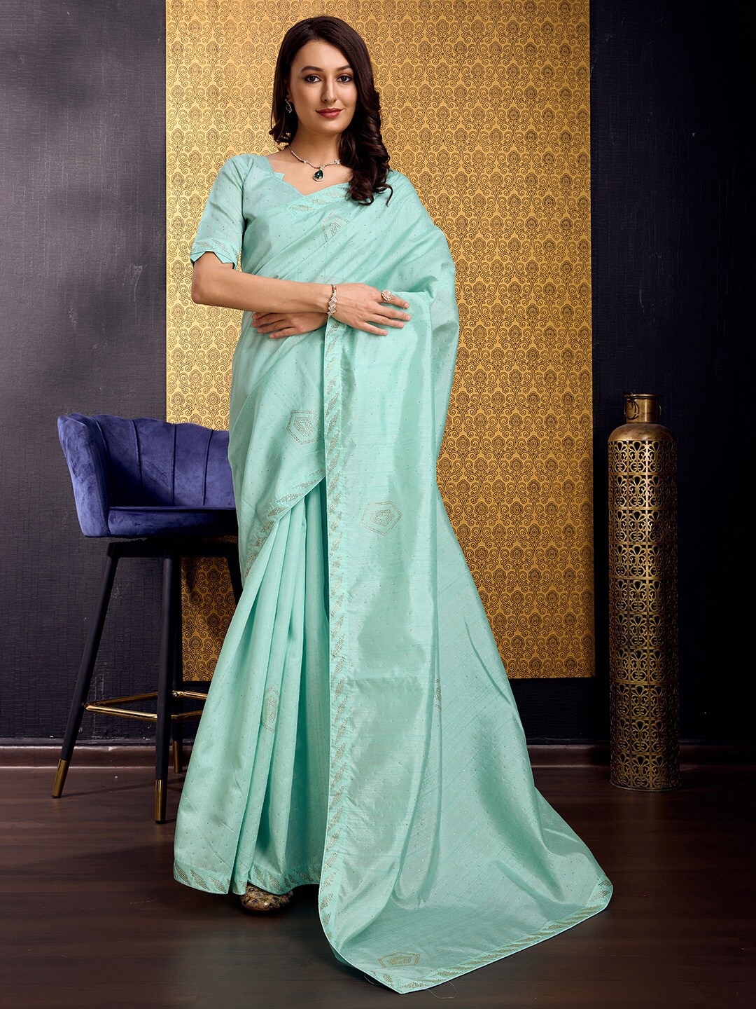 

Ishin Embellished Beads and Stones Tussar Saree, Green