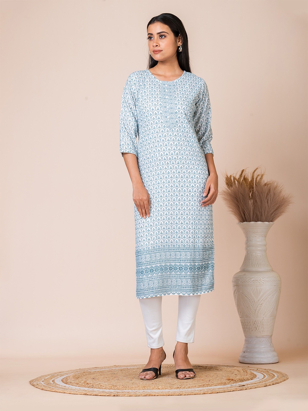 

SARSO Ethnic Motifs Embroidered Thread Work Georgette Straight Kurta, Off white