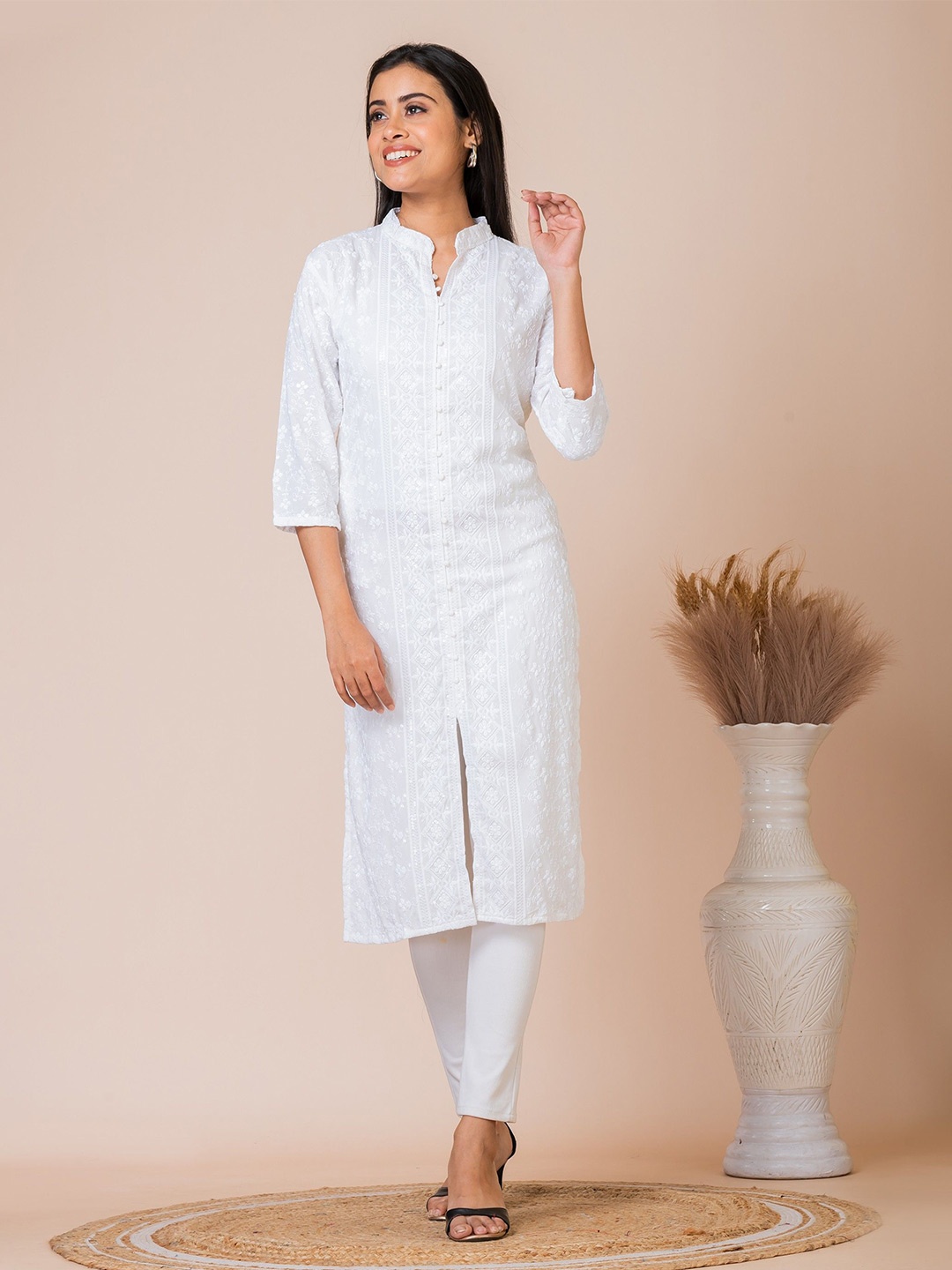 

SARSO Floral Embroidered Mandarin Collar Straight Georgette Kurta, White