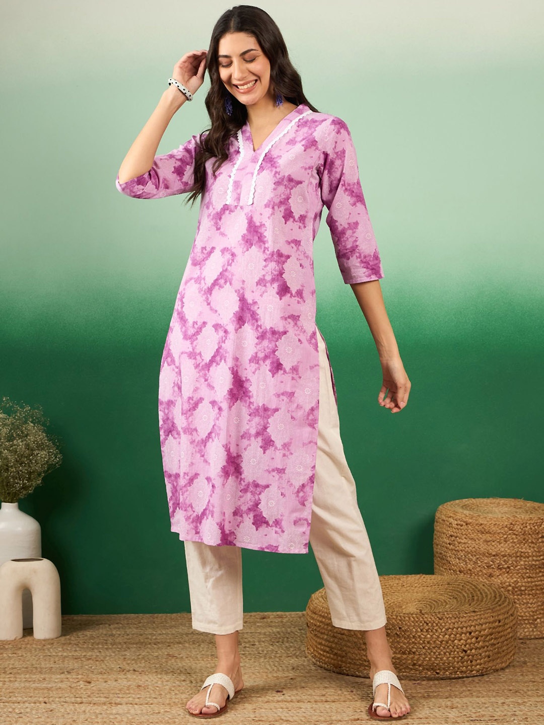 

KALINI Floral Printed V-Neck Straight Kurta, Pink