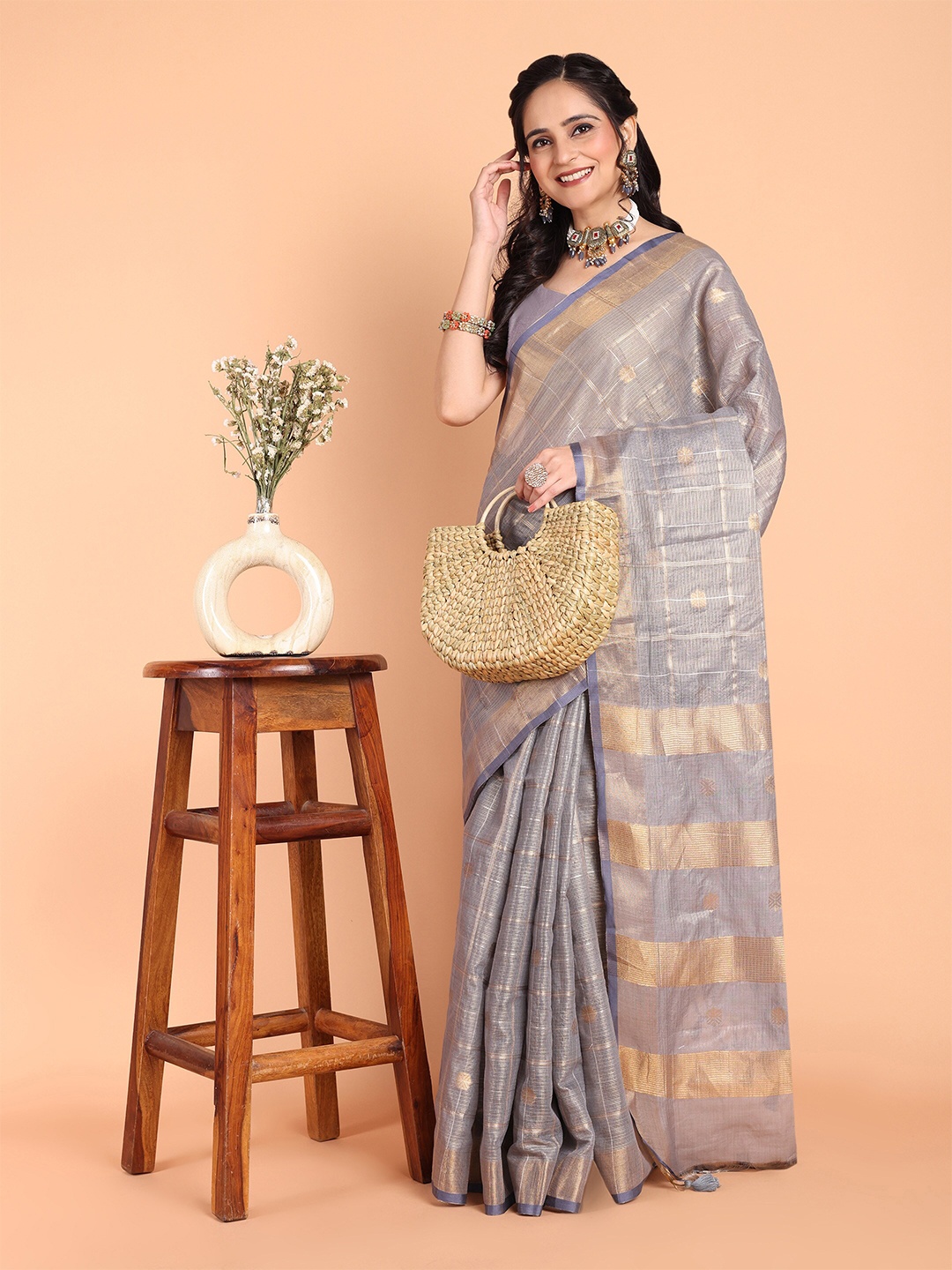 

MAGMINA Woven Design Zari Banarasi Saree, Grey