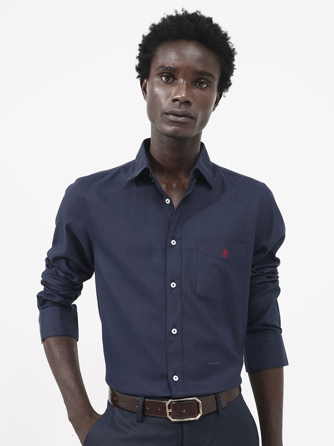 

RARE RABBIT Men Oxfom Regular Fit Solid Spread Collar Shirt, Navy blue
