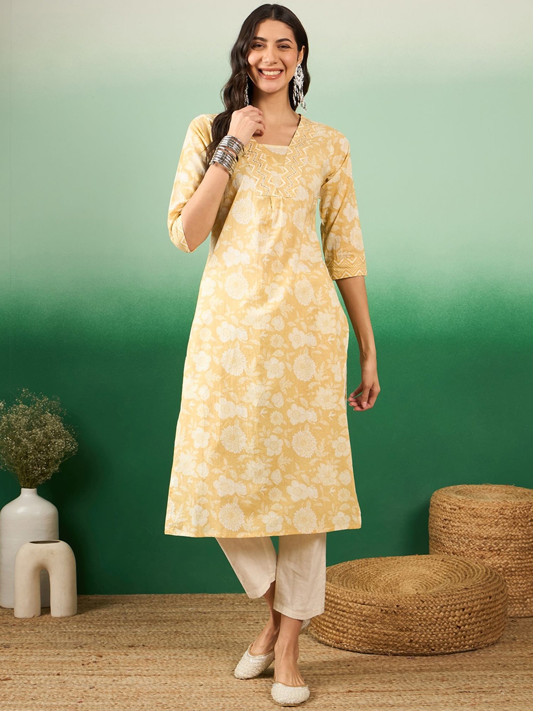 

Vastramyaa Square Neck Floral Printed Sequinned Straight Kurta, Yellow
