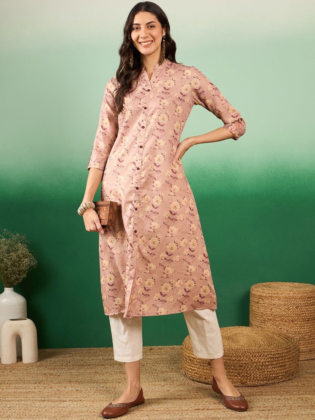 

Vastramyaa Mandarin Collar Floral Printed A line Kurta, Mauve