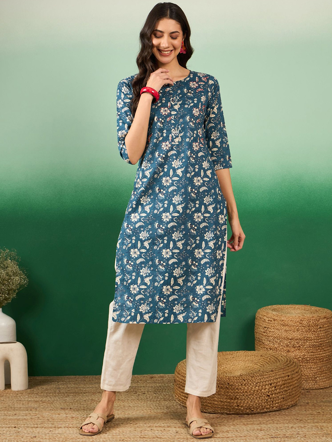 

Vastramyaa Round Neck Floral Printed Straight Kurta, Blue