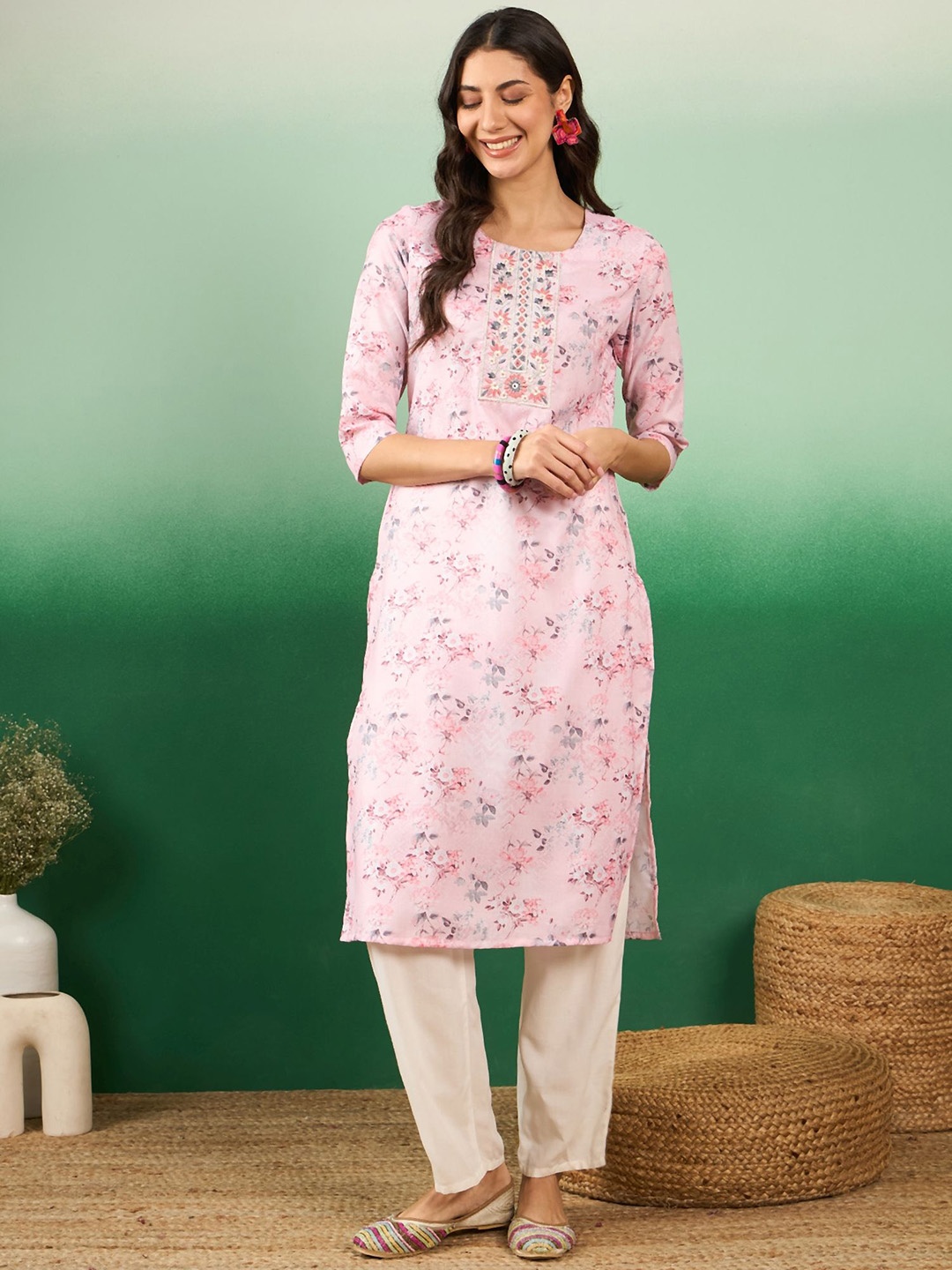 

Vastramyaa Floral Printed Thread Work Pure Cotton Straight Kurta, Pink