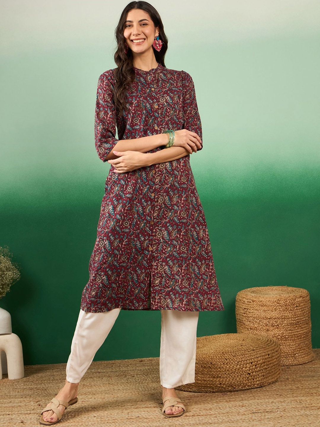 

Vastramyaa Mandarin Collar Floral Printed A Line Kurta, Maroon