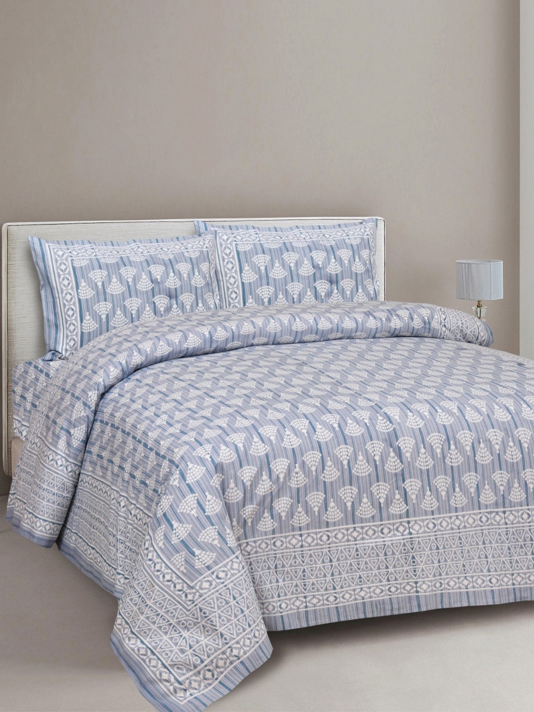 

Aura Blue & White Ethnic Motifs 144 TC King Bedsheet with 2 Pillow Covers