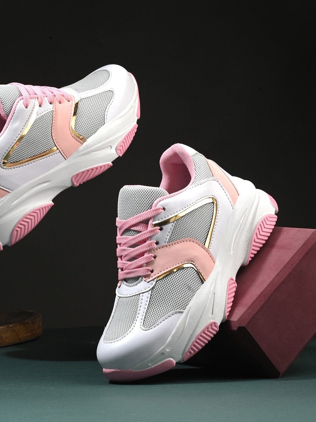 

The Roadster Lifestyle Co. Women Colourblocked Sneakers, White