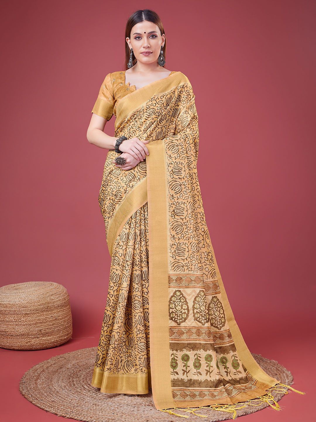 

Ishin Ethnic Motifs Ikat Saree, Yellow