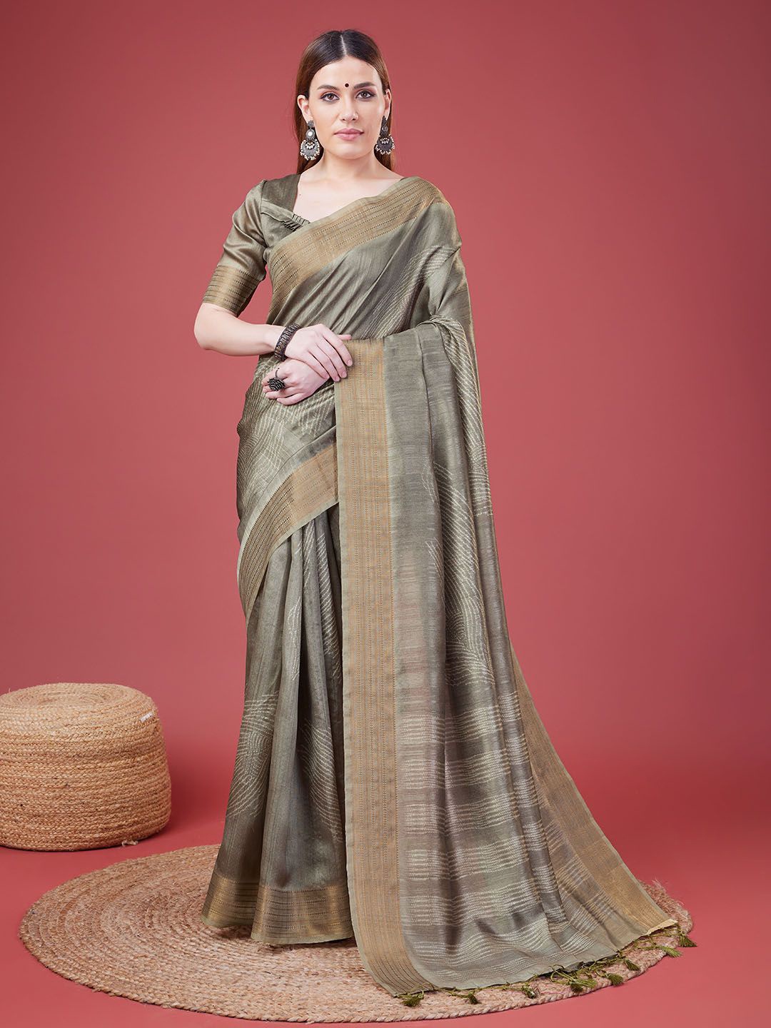 

Ishin Floral Zari Tussar Saree, Green