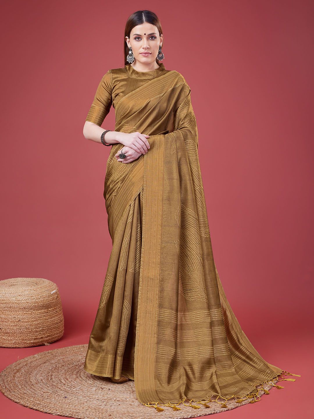 

Ishin Woven Design Zari Tussar Saree, Gold