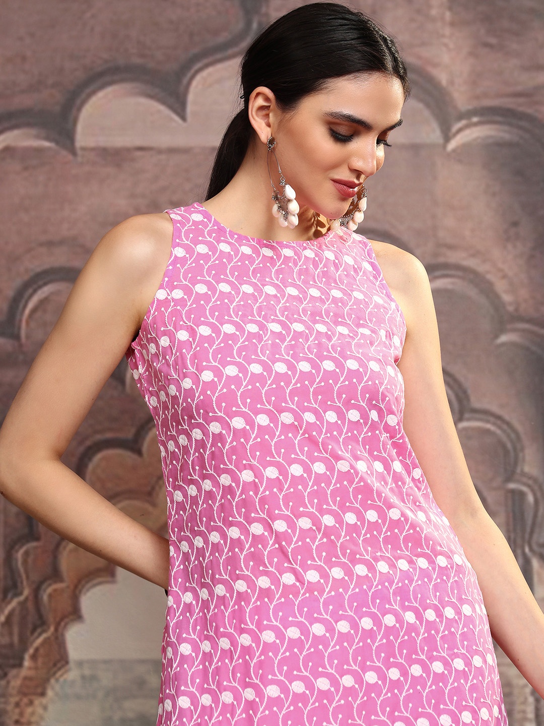 

Vishudh Pink Floral Embroidered Round Neck Sleeveless Schiffli Work Straight Kurta