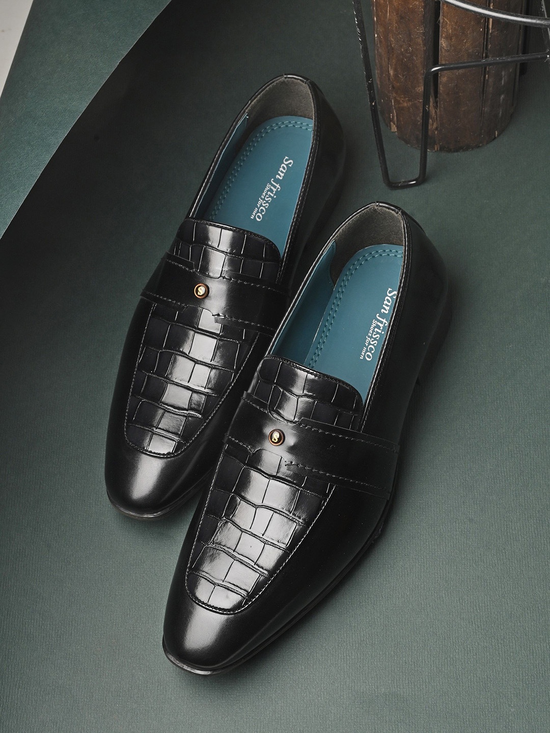 

San Frissco Men Textured Loafers Shoes, Black