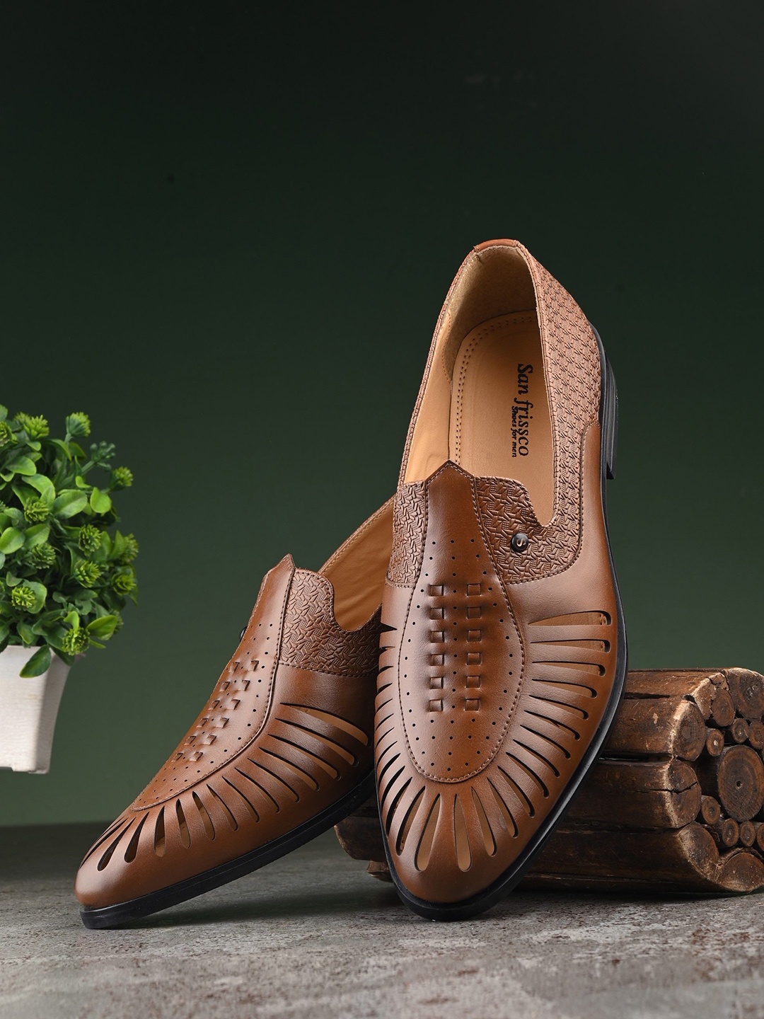 

San Frissco Men Textured Laser Cut Comfortable Ethnic Mojaris, Tan