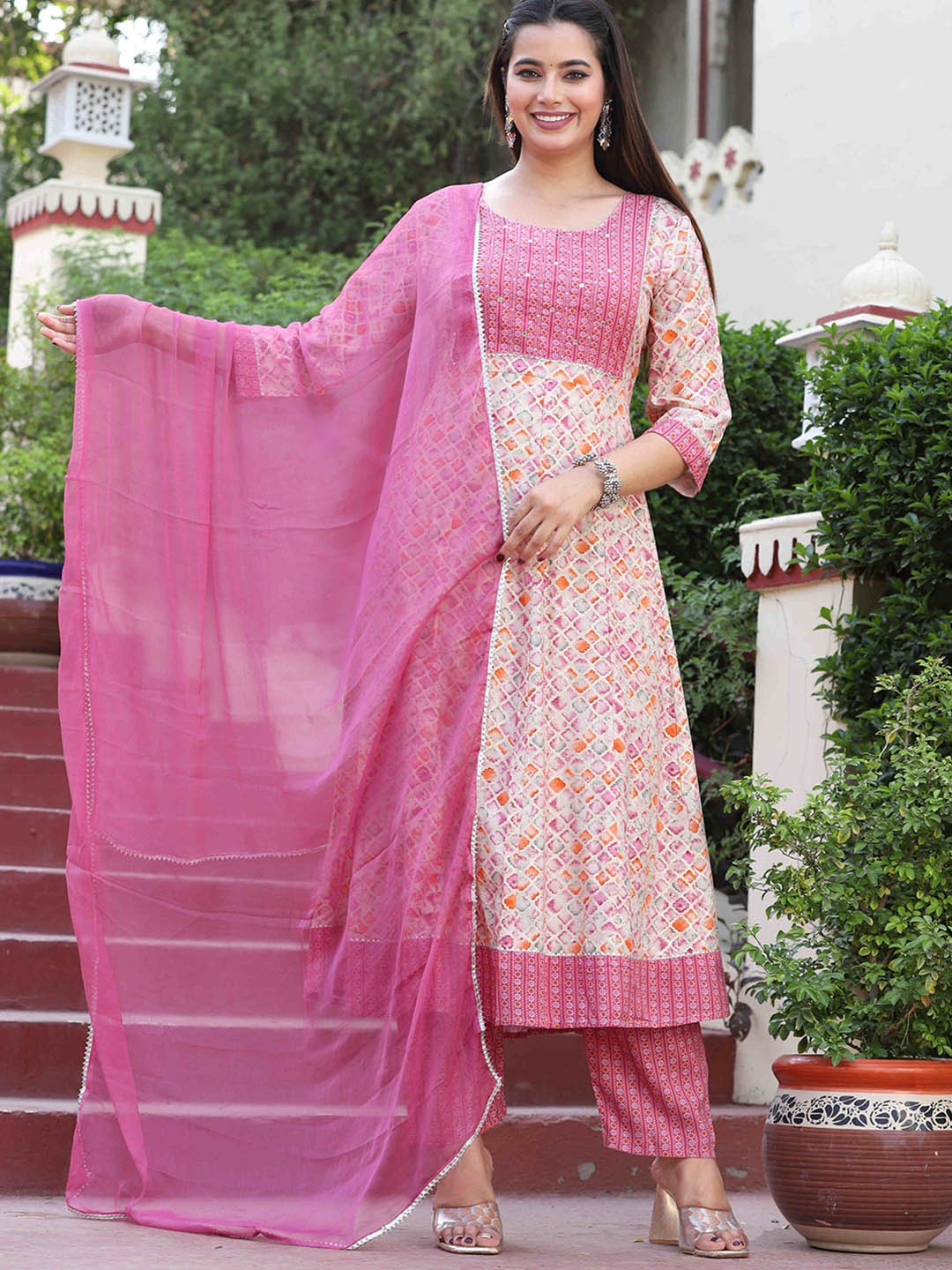 

SINGNI Round Neck Ethnic Motifs Yoke Design Kurta with Trouser & Dupatta, Pink