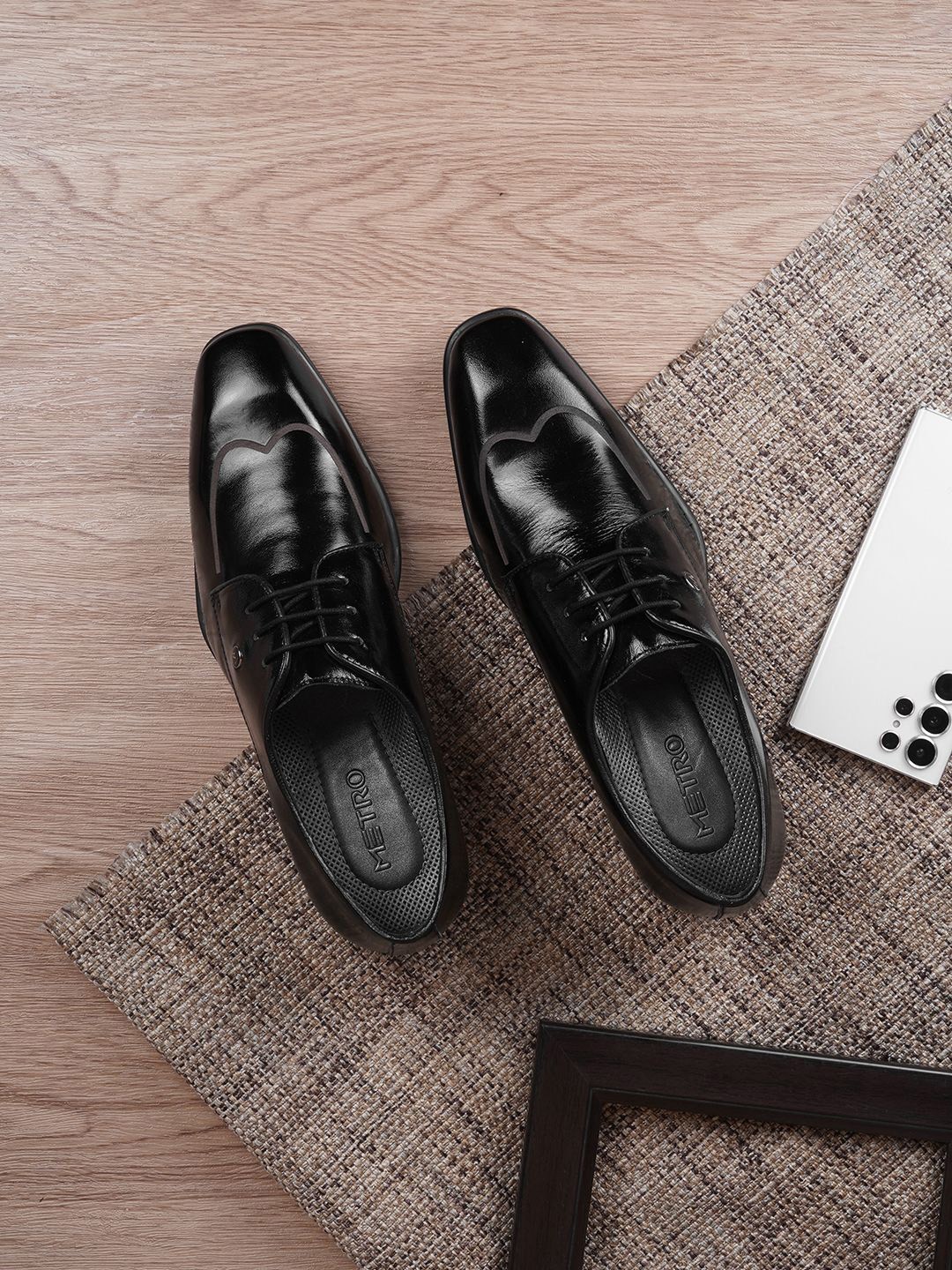 

Metro Men Textured Round Toe Leather Formal Derbys, Black