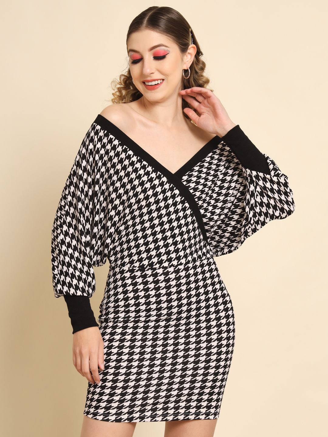 

TANDUL Women V-Neck Puff Sleeve Jacquard Bodycon Mini Dress, Black