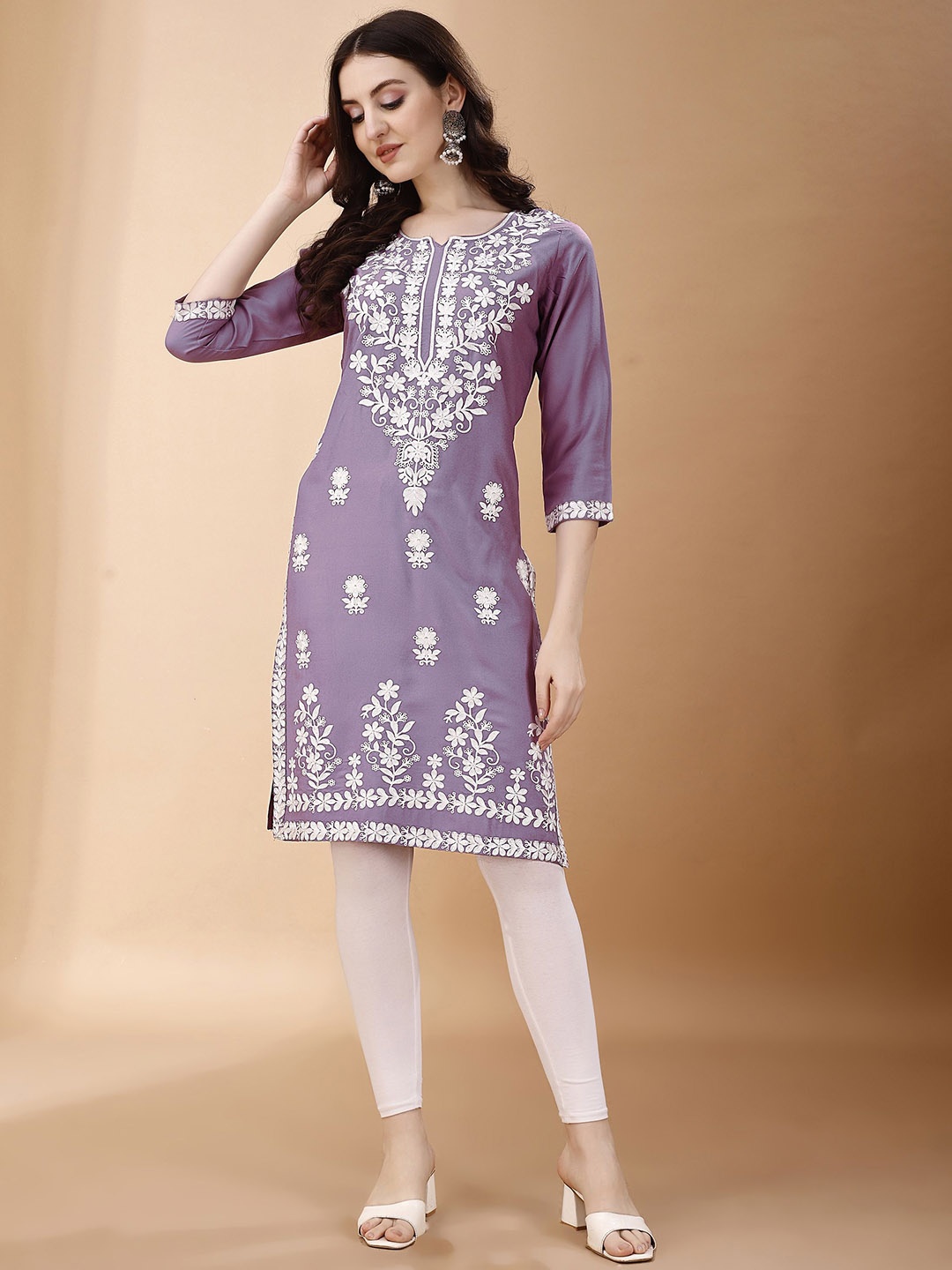 

WORIVOC Floral Embroidered Notch Neck Thread Work Straight Kurta, Purple